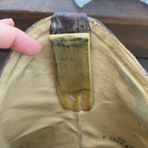 Women’s Corral Boots with Embroidered Flower Detail - Picture 7 of 8